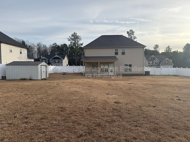 Building Photo - 432 Fallingbrook Dr