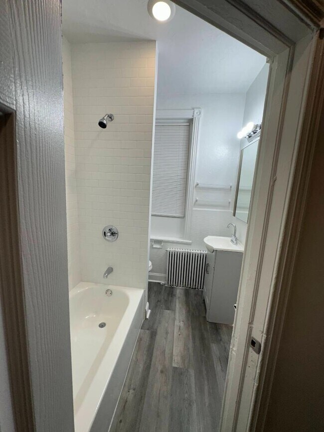 Building Photo - 2449 N 33rd St