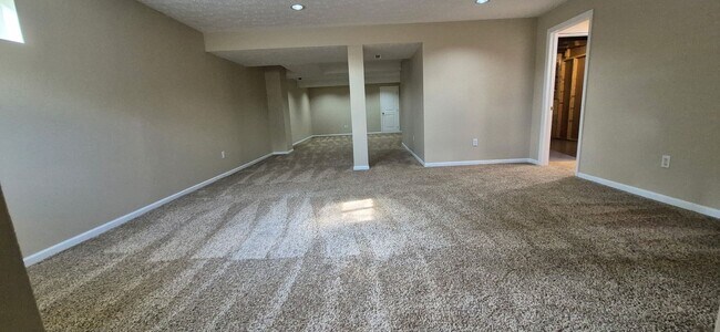 Building Photo - 2999 Iowa Ct