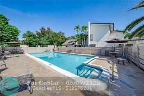 Building Photo - 9000 Jacaranda Ln
