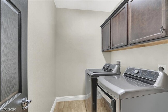Building Photo - 1405 Fantastic Ct