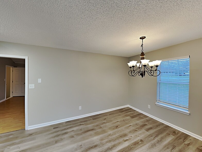 Building Photo - 401 Brookside Dr