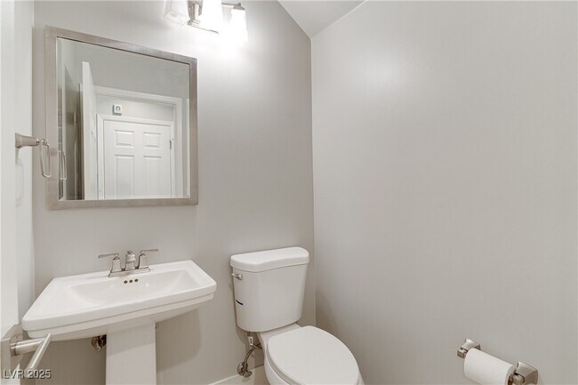 Building Photo - 20 Fantasia Ln