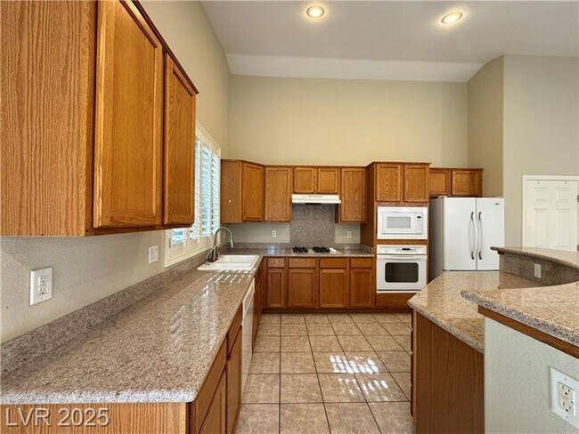 Building Photo - 11270 Tenza Ct