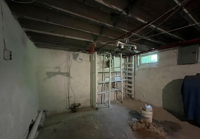 Building Photo - 3 Bed, 1 Bath