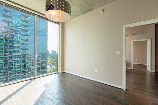 Building Photo - 5925 Almeda Rd