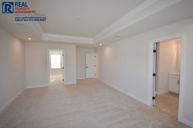 Building Photo - Amazing, modern and spacious home! 4 bd, 2...