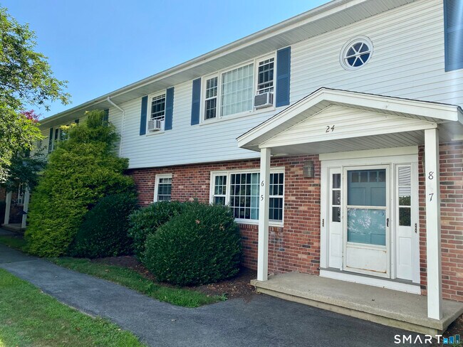 Building Photo - 24 College St