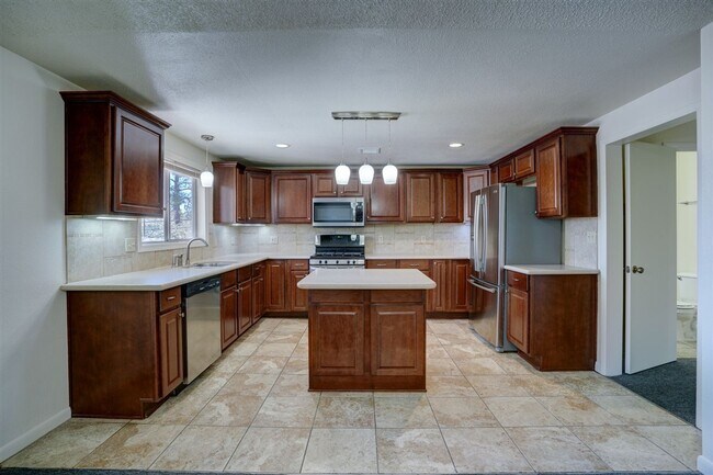 Building Photo - 812 Coronado Ave