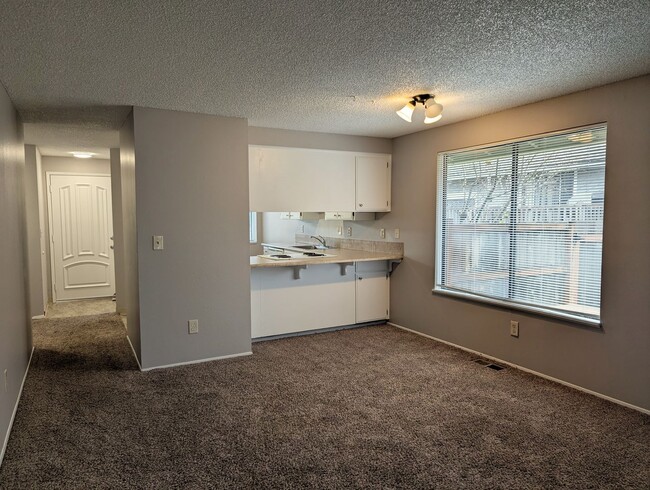 Building Photo - Beautifully Upgraded Duplex Tigard