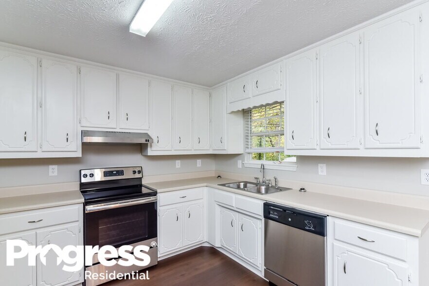 Building Photo - 300 Mephisto Cir