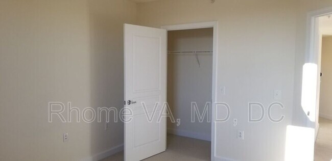 Building Photo - 2451 Midtown Ave