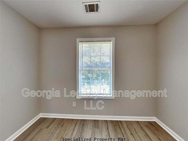 Building Photo - 407 Maple Way