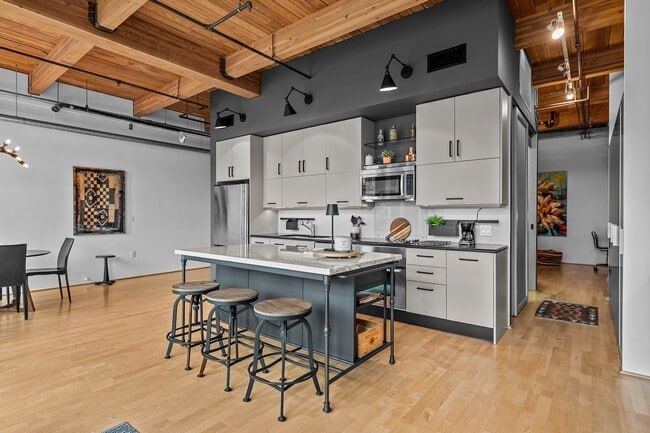Building Photo - Gorgeous One Bedroom Luxury Condo in Ballp...