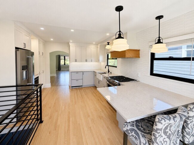 Building Photo - Fully Remodeled Ballard 5 Bed/2 Bath Home w/ A/C!