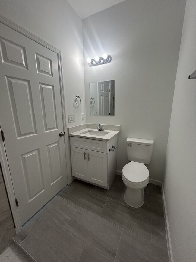 Building Photo - 544 Highlands Lake Dr