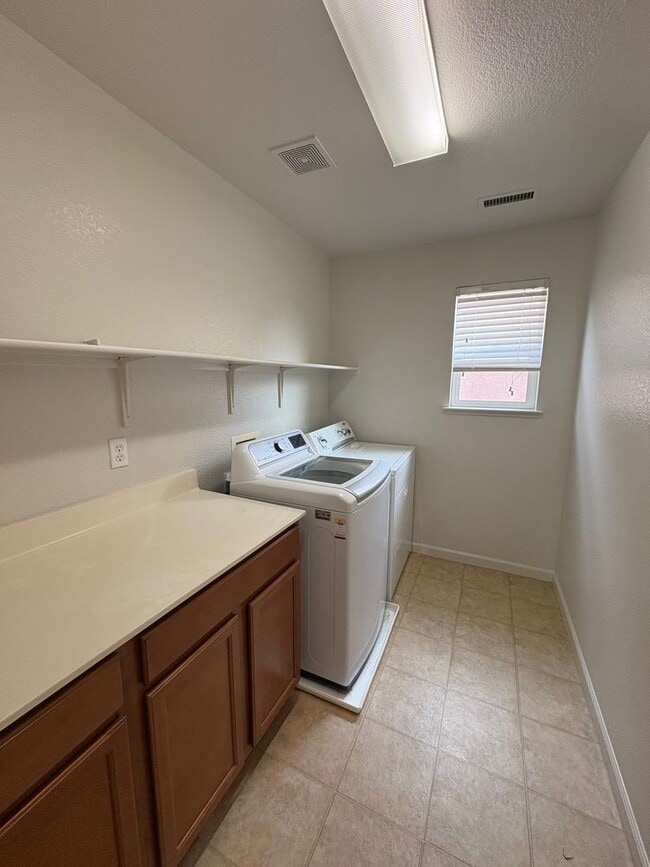 Building Photo - Freshly painted  5 bedroom 3 bath home