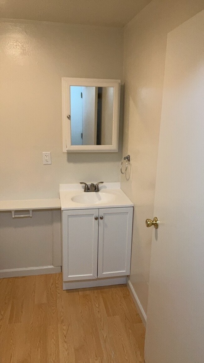 Building Photo - 105 Woodard Dr