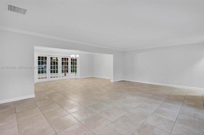 Building Photo - 812 Holly Ln