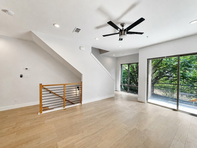 Building Photo - 2620 Valley View Ln