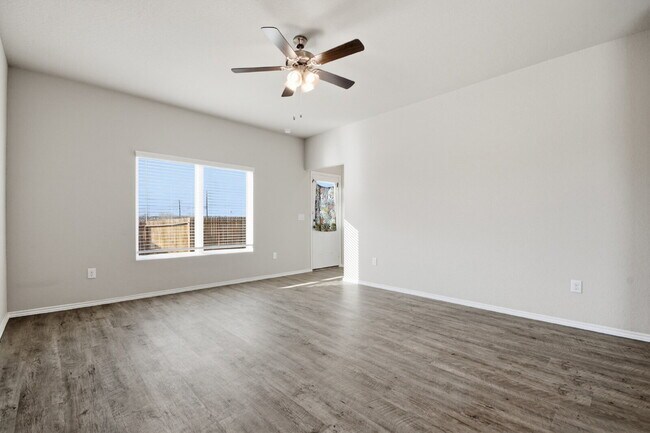 Building Photo - "Charming 3-Bedroom Retreat with 2 Baths in the Heart of New Braunfels!"