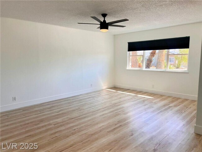 Building Photo - Stylish 4-Bed Home with Pool, Spa & No HOA...