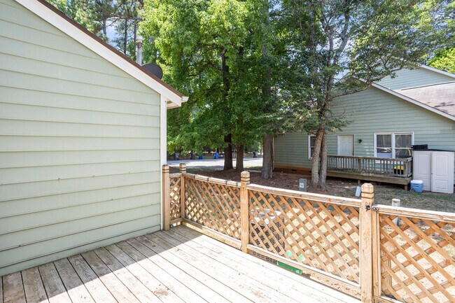 Building Photo - 516 Caprice Ct