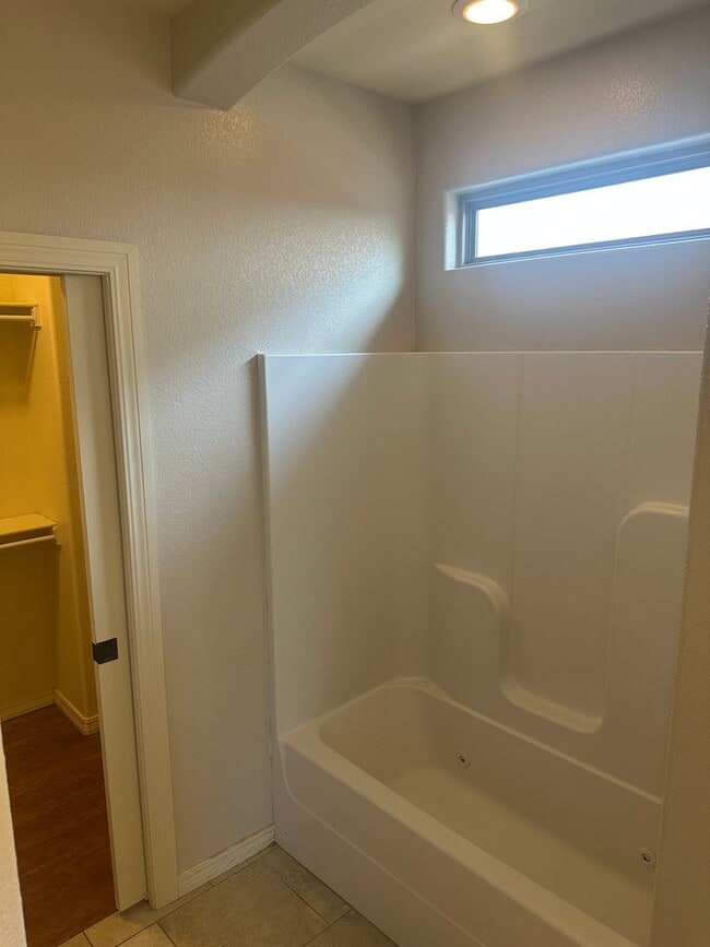 Building Photo - Available for Immediate Move-in!  3 Bedroom, 2 Bathroom, Two-Story Fayetteville Home