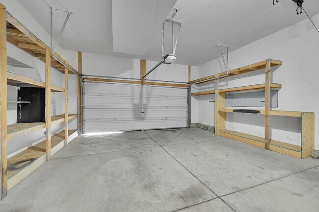 Building Photo - $2,850.00 - 3 Bedrooms, 2.5 Bathrooms, Sin...