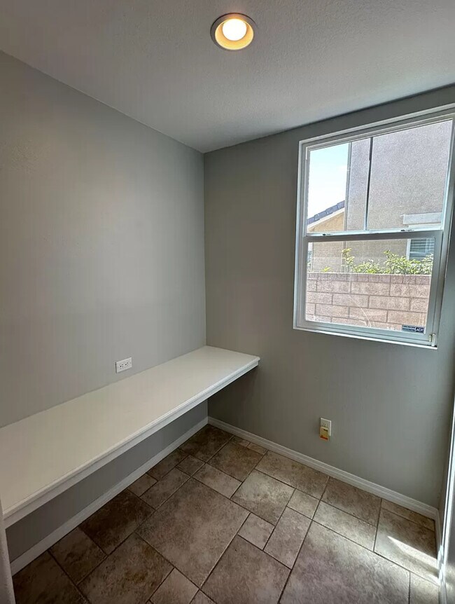 Building Photo - 26526 Craftsmen Ct