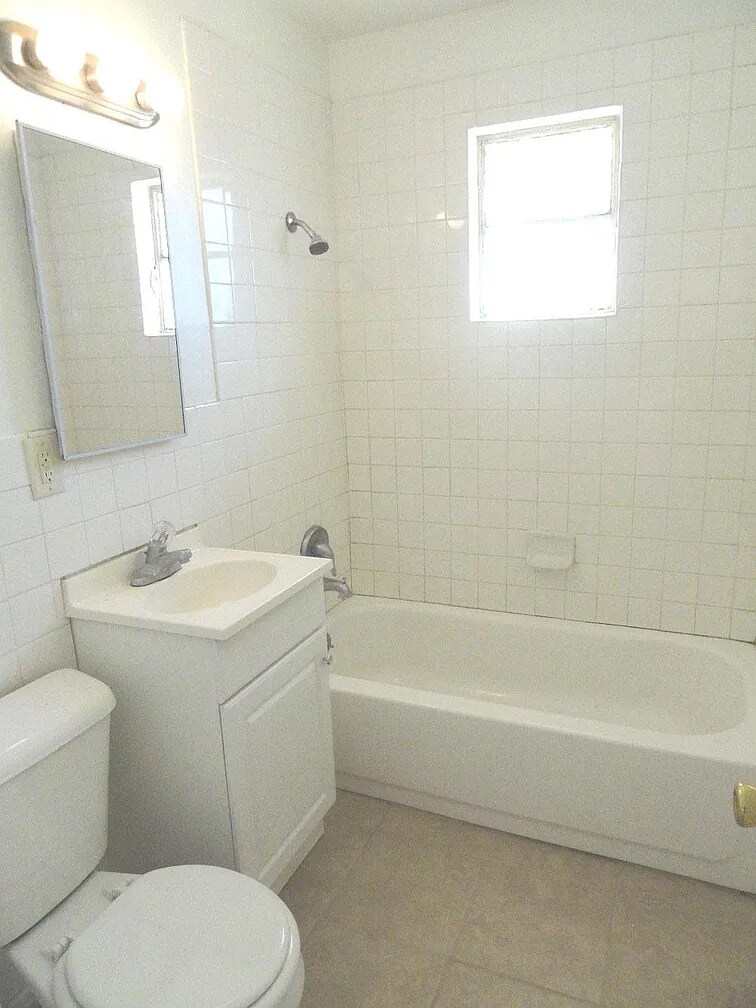 Building Photo - 2612 E Alta Vista Rd