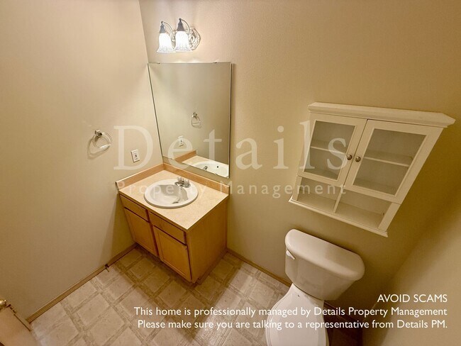 Building Photo - Large 3+ Bedroom Home in Port Orchard w/New Carpet & Paint