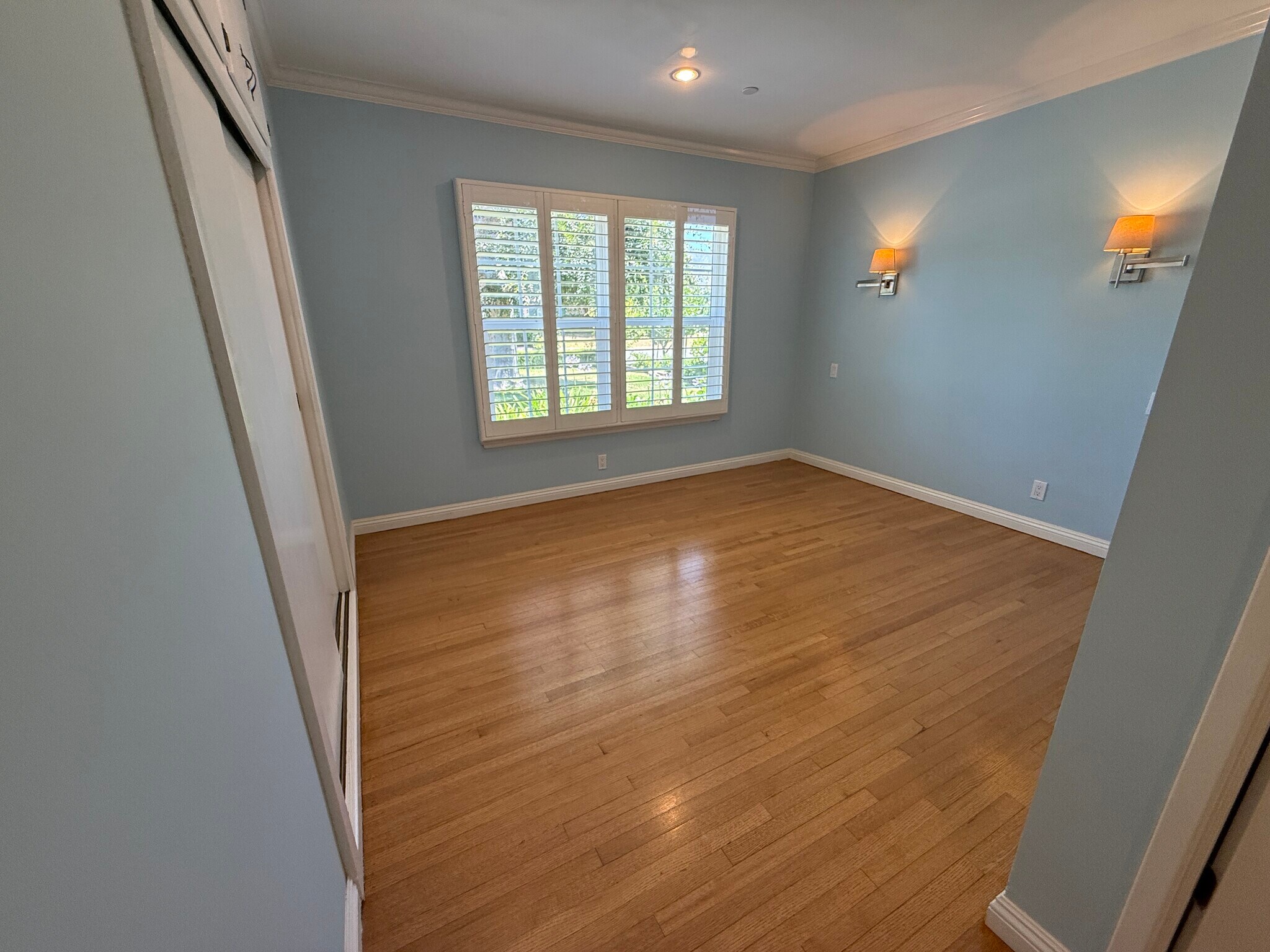 Building Photo - 1162 Panorama Dr