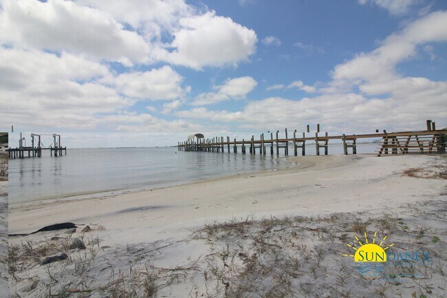 Building Photo - Efficient Solar 4-Bedroom Home in Navarre’s La Fontaine Gated Community with Deeded Beach Access!