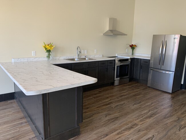 Building Photo - 103 S Main St