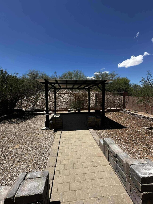 Building Photo - 1120 E Mt Shibell Dr