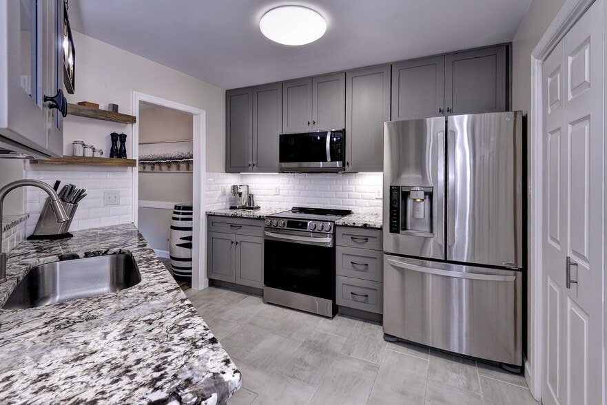 Building Photo - 5104 Salisbury Mews