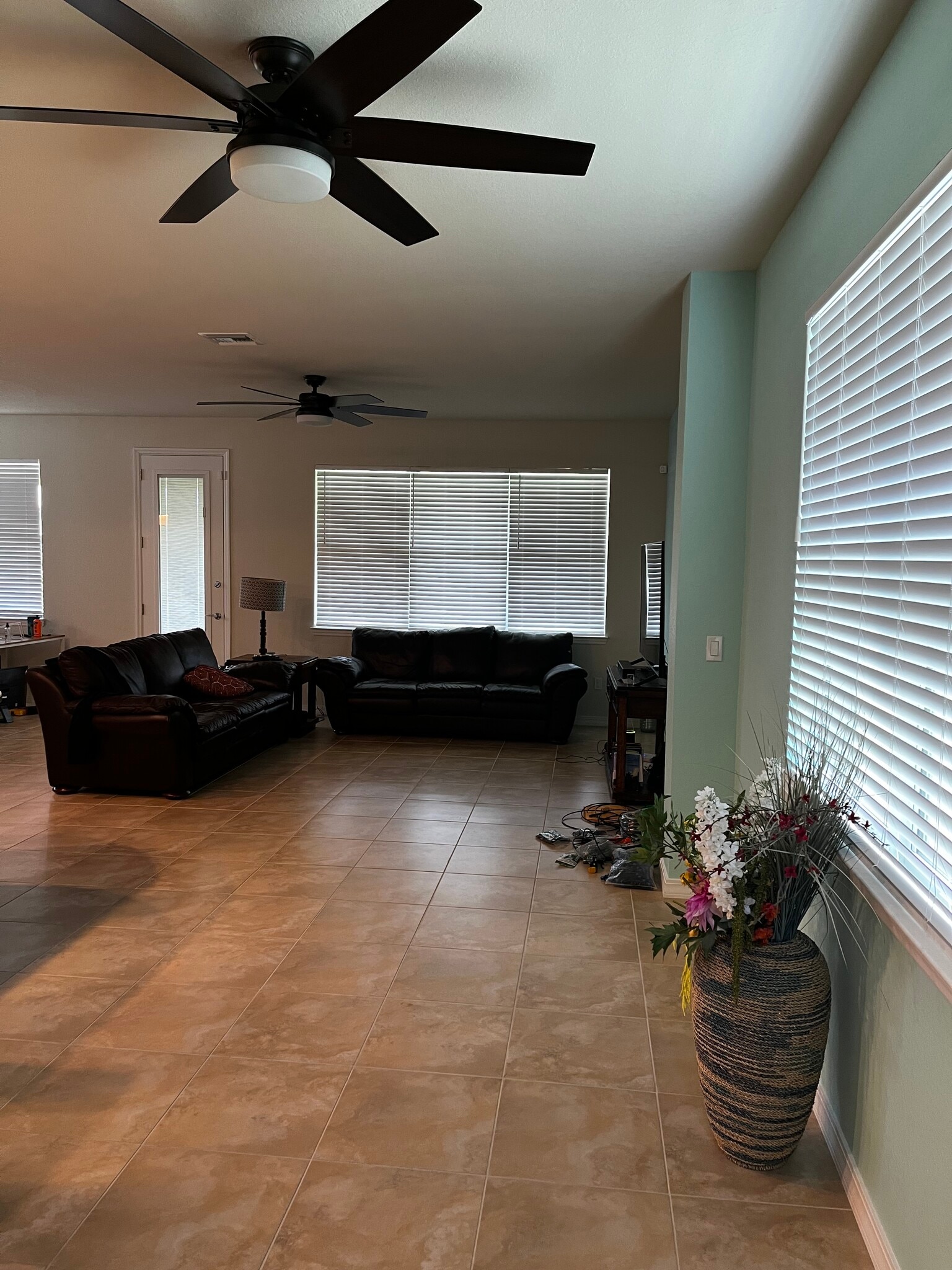 Living room - 1418 Evergreen Ter