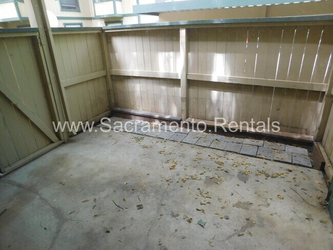 Building Photo - 550 Del Verde Cir