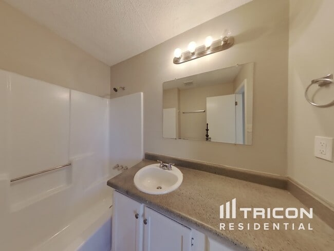 Building Photo - 184 Clydesdale Ln SE