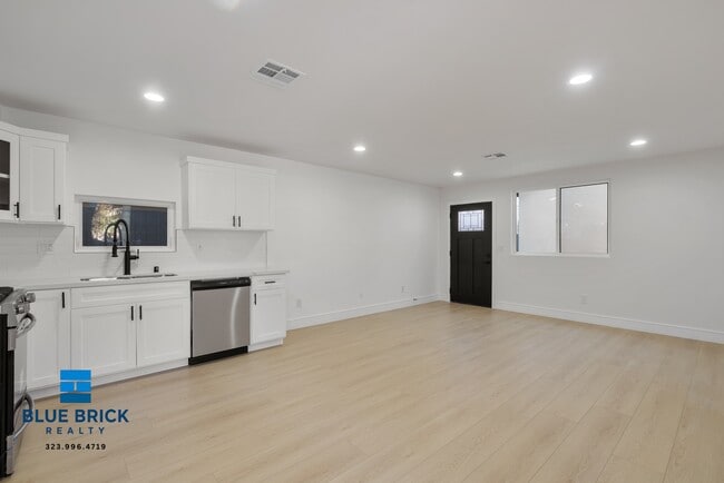 Building Photo - 2708 Cochran Ave