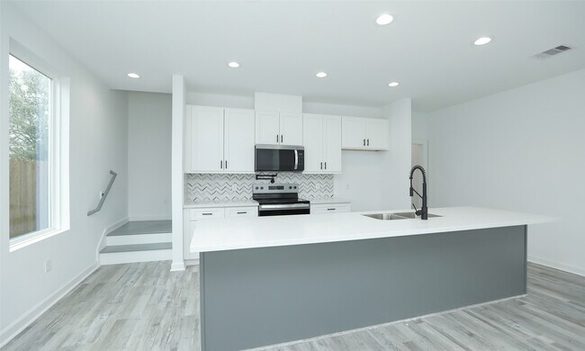 Building Photo - 9315 Ashville Dr