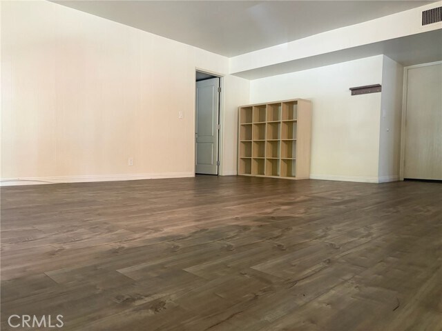 Building Photo - 1127 E Del Mar Blvd