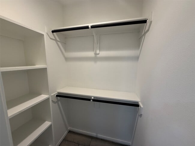 Building Photo - 5530 Hillman St