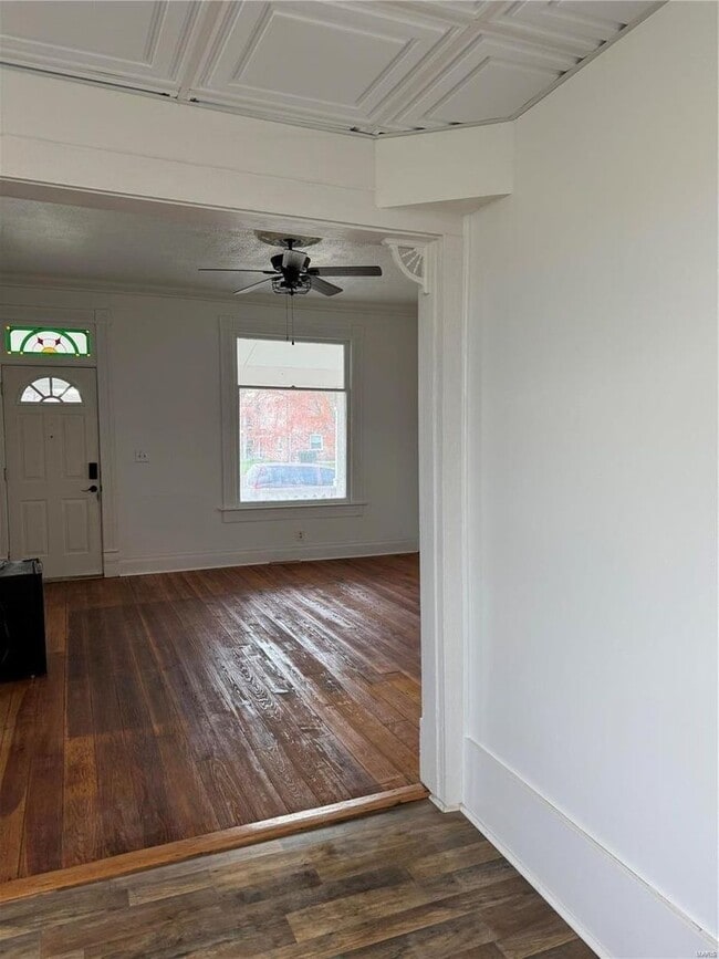 Building Photo - 422 N Madison Ave