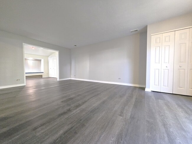 Building Photo - 4946 Somerton Dr