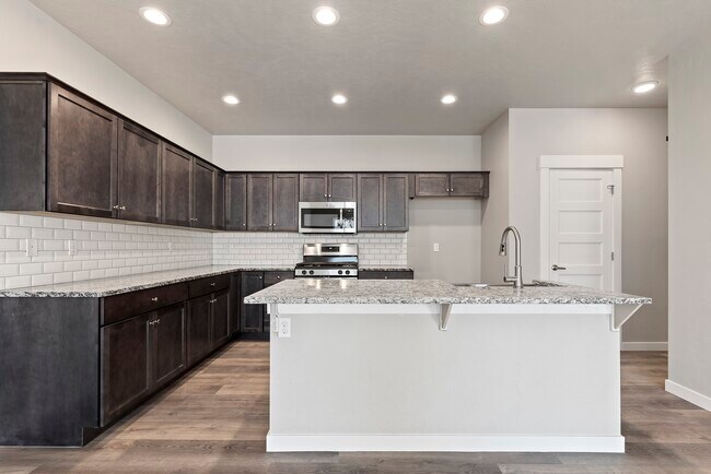 Building Photo - 6330 W Tierra Ln