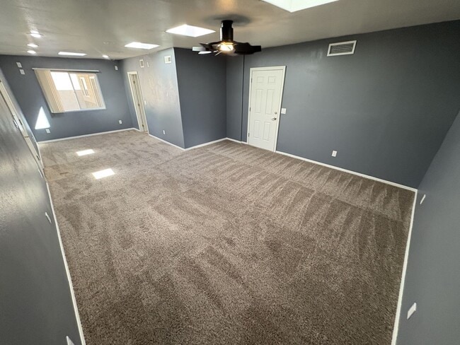 Building Photo - Beautiful eastside location