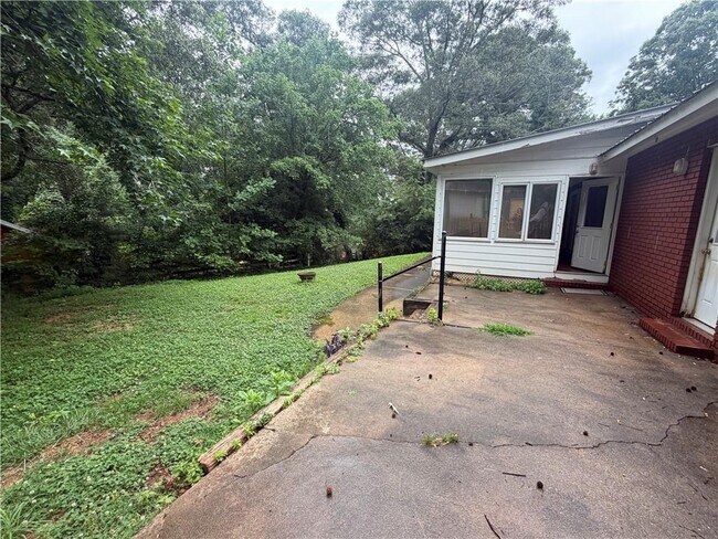 Building Photo - 2580 Buford Dam Rd