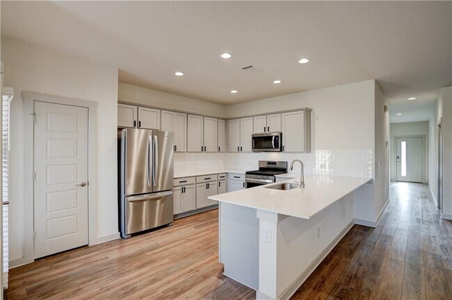 Building Photo - 280 Tequilana Pass